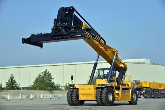 世界首台纯电动正面吊震撼来袭！